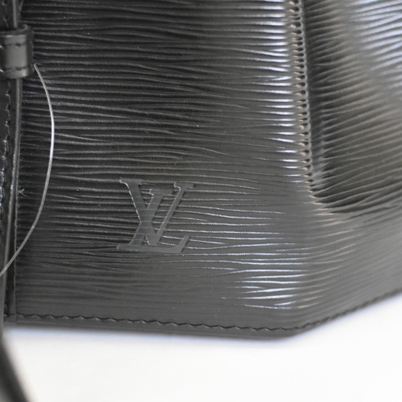 - 🖤RARE🖤 LV Large Epi Noir Sling Backpack - Picture 9 of 10